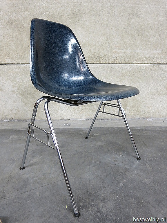 Oogverblindend Omgeving Motiveren Vintage Eames Herman Miller eetkamer stoelen, fiberglass shell chairs Vitra  | Bestwelhip