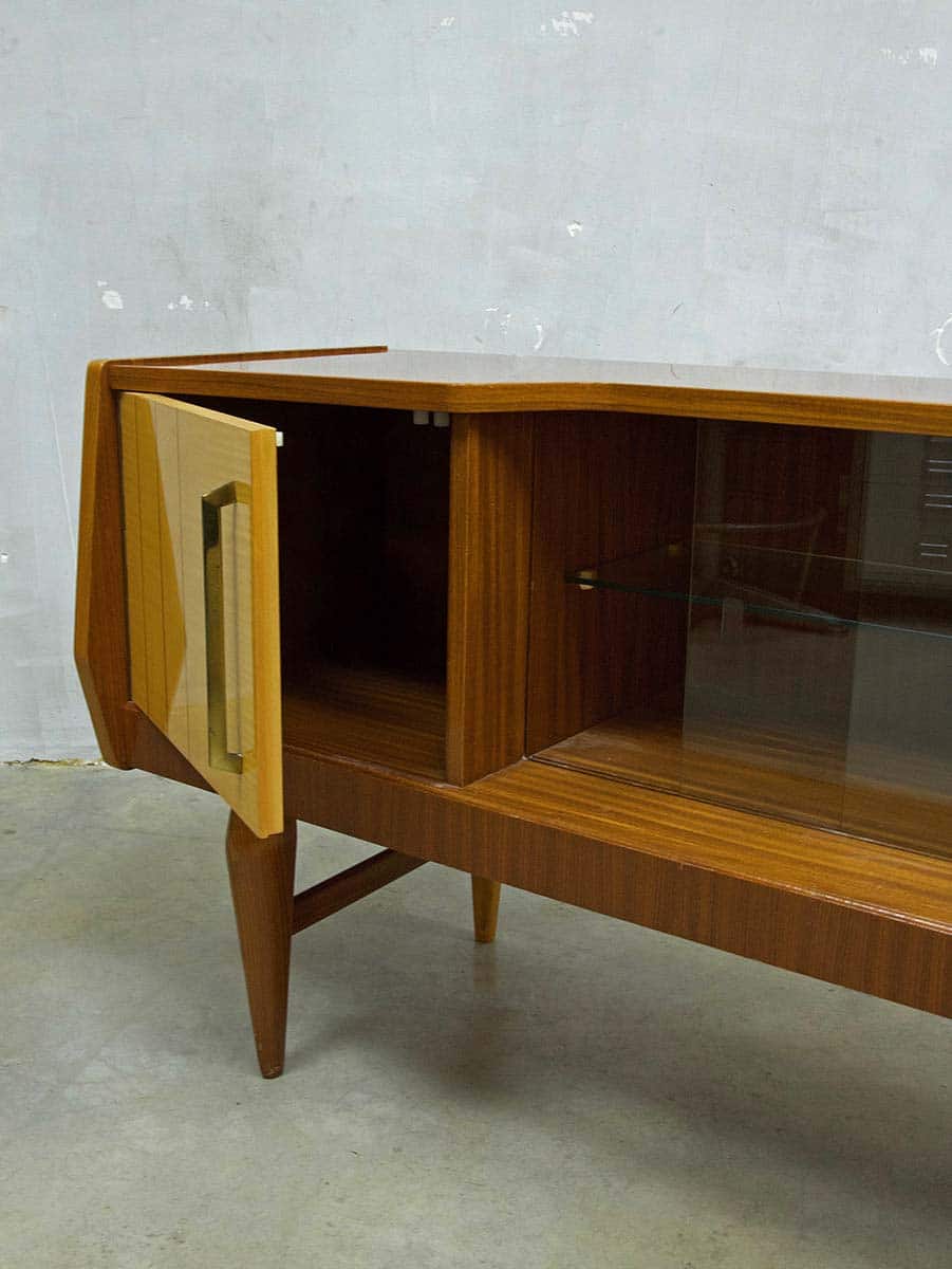 dauw Claire Dakloos Deens dressoir wandkast tv kast jaren 50, Danish vintage wall cabinet |  Bestwelhip