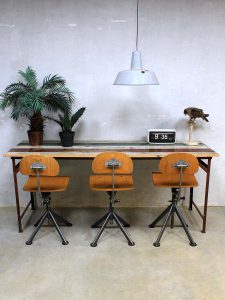 Industriële tafel bureau sloophout, vintage sidetable table desk Industrial