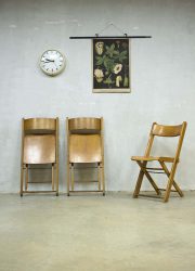 vintage houten klapstoelen / wooden folding chairs
