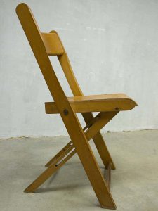 vintage houten klapstoelen / wooden folding chairs