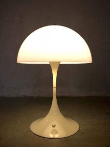 Panthella lamp light ontwerp Verner Panton by Louis Poulsen Denmark