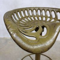vintage metalen tractor kruk stool Baker Hamilton
