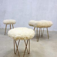 Vintage schapenvacht kruk poefje, vintage sheepskin hocker/stool/ottoman