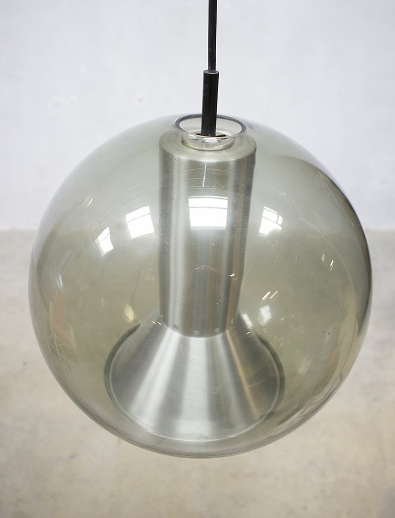 tweede Proportioneel Wakker worden Large globe pendant lamp by Frank Ligtelijn Raak vintage glazen globe lampen  | Bestwelhip