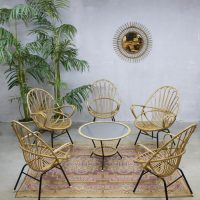 Vintage rotan lounge stoelen salontafel Rohe Noordwolde rattan chairs