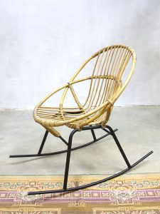 vintage rotan schommelstoel Rohe Noordwolde