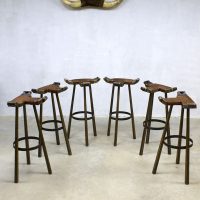 Vintage design Spanish stools Brutalism, vintage Spaanse kruk barkrukken