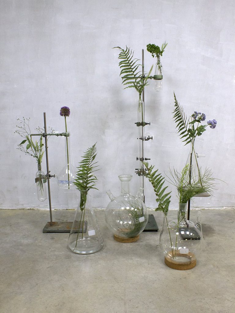 Vintage Industrial laboratory stands vases glass, Laboratorium vazen fles