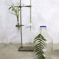Vintage Industrial laboratory stands vases glass, Laboratorium vazen fles