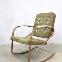 vintage American rocking chair outdoor industrial metalen schommelstoel industrieel