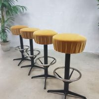 Vintage sixties bar stools, vintage kruk krukken 'Moulin rouge'
