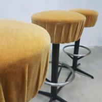 Vintage sixties bar stools velvet, vintage kruk krukken velours 'Moulin rouge'