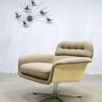 Artifort prototype swivel chair draai fauteuil vintage Dutch design armchair