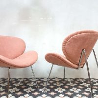 Velvet lounge chairs shell chair fauteuil 'Pink ladies'