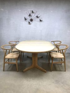 mid century modern dining table eetkamertafel Deens design Moreddi