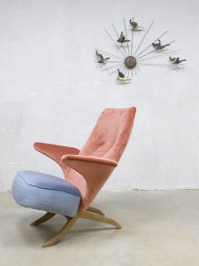 Midcentury vintage design velvet Pinguin chair Artifort Theo Ruth