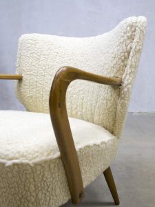 Artifort club chair sheepskin cocktail stoel schapenvacht retro design