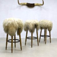 vintage barkrukken kruk schapenvacht country style barstools rustic living Spahn sheepskin stool barstool