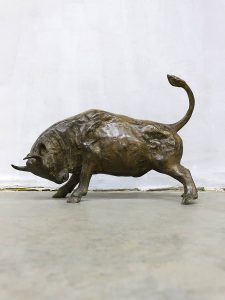 Vintage charging bronze Bull sculpture Pierre Chenet bronzen stier
