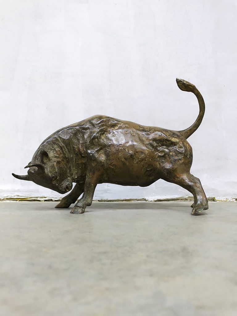 Vintage charging bronze Bull sculpture Pierre Chenet bronzen stier