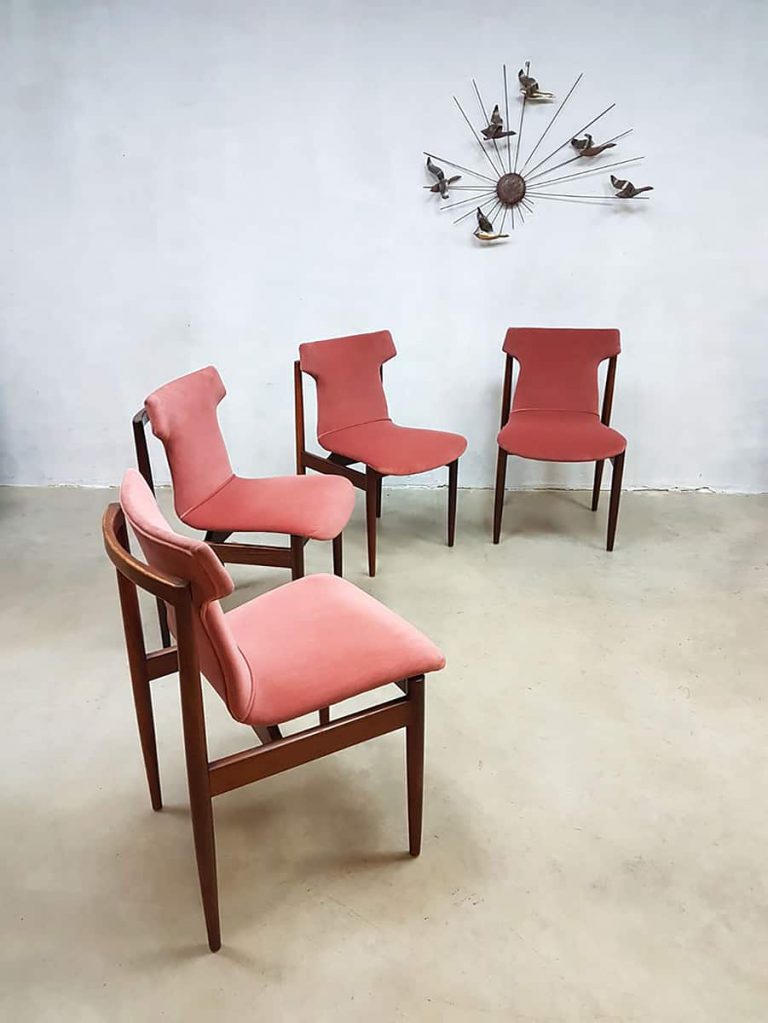Vintage pink velvet dinner chairs eetkamerstoelen Inger Klingenberg Fristho