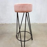 vintage kruk industrieel stool industrial barstool pink velvet