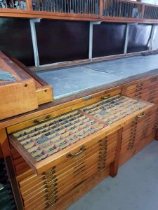 vintage Industrial chest of drawers antique counter toonbank industrieel letterkast zetkast