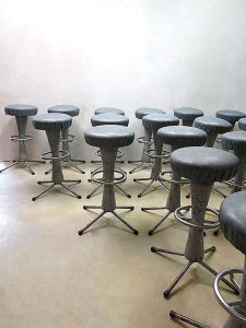 vintage retro barkruk kruk krukken industrieel industrial stool barstool barstools retro design