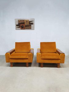 vintage midcentury modern chairs rosewood hout armleggers goud geel luxe