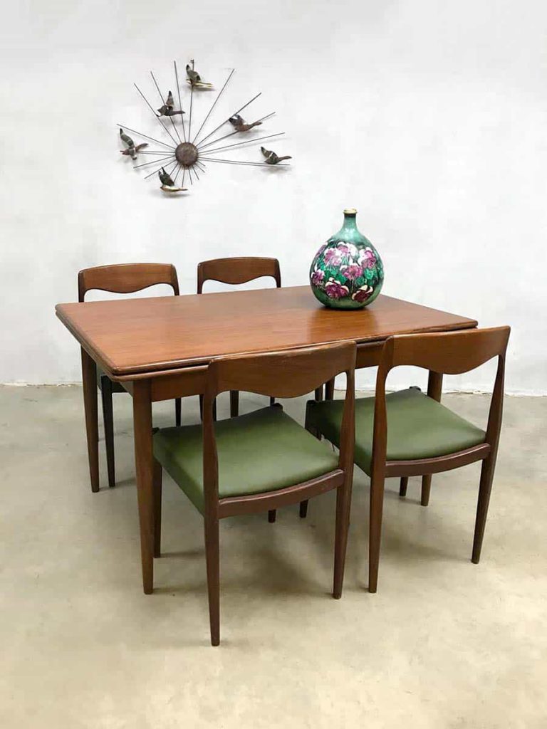 Extendable vintage Danish design dining table eetkamertafel Deens Farstrup