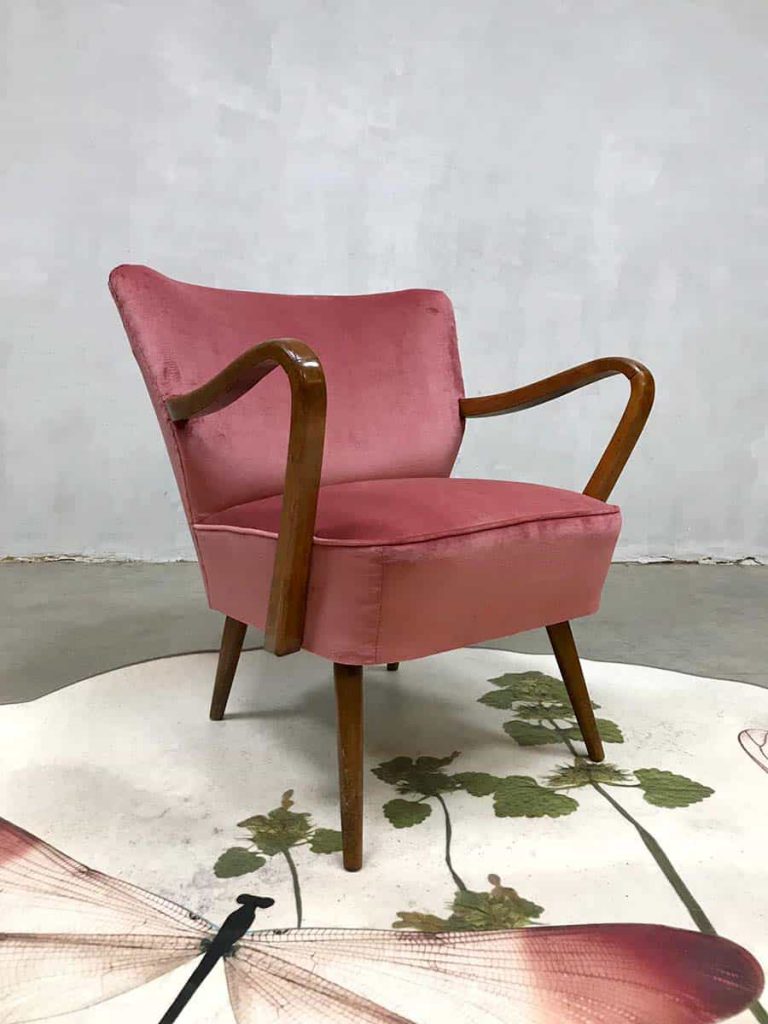 Midcentury modern cocktail stoel club fauteuil vintage armchair pink velvet