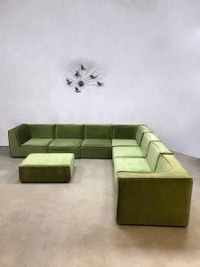 vintage design sofa green velvet fabric XXL grote bank groen midcentury modern