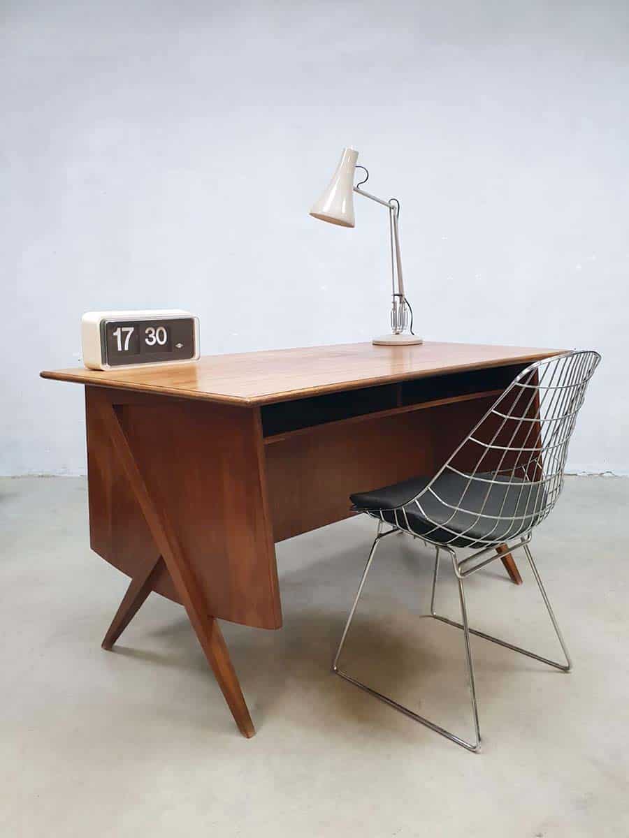 agentschap Adelaide in de rij gaan staan Midcentury modern Danish desk Z-legs vintage Deens design bureau |  Bestwelhip