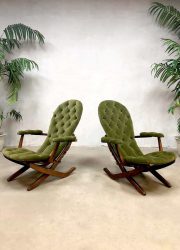 vintage design klapstoelen gecapitonneerd velours velvet armchairs