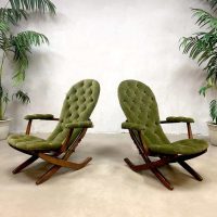 vintage design klapstoelen gecapitonneerd velours velvet armchairs