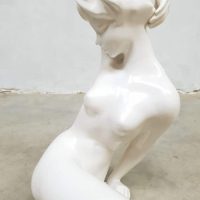 sculpture frau lady ceramic sculpture beeld keramiek