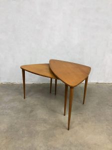 deens vintage design bijzettafel driepoot tripod nesting tables Danish style