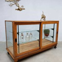 Vintage toonbank vitrine shop counter cabinet Radin & Co