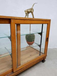 Counter cabinet toonbank vitrine kast Radin & Co vintage antique