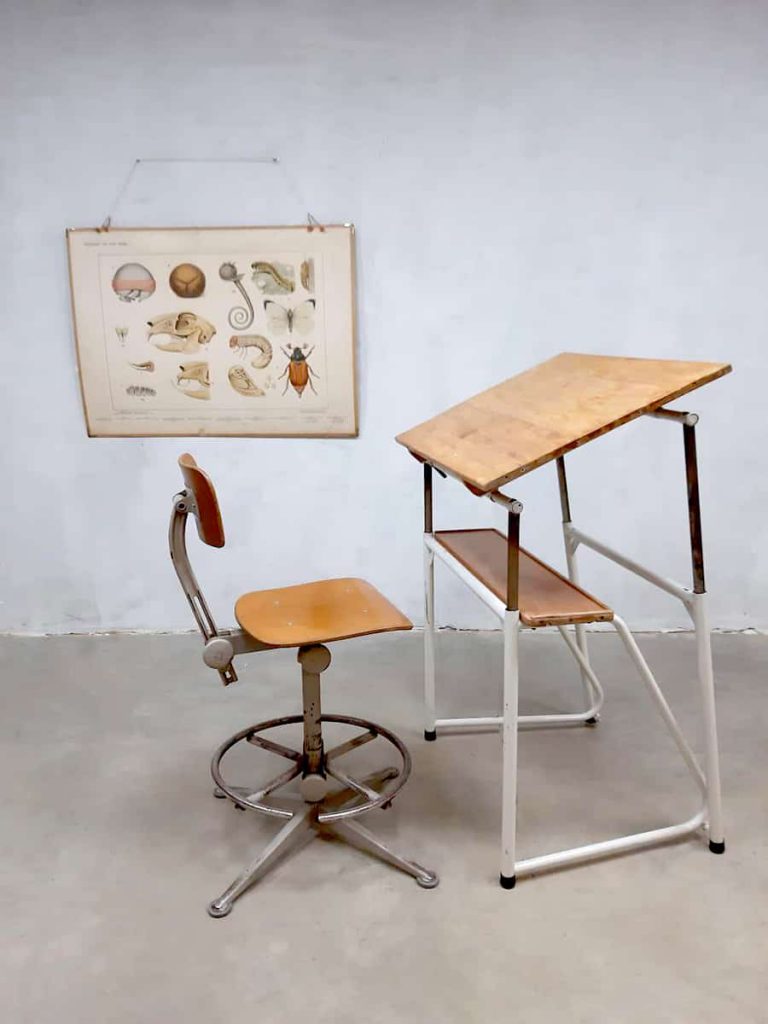 Vintage industriële tekentafel bureau Industrial desk drawing table