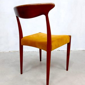 Velvet vintage Danish design A. Hovmand Olsen eetkamer stoel dining chairs Deens velvet