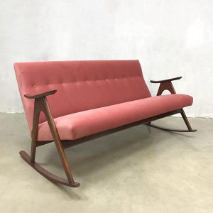 vintage Danish design rocking sofa Scandinavian pink velvet schommelbank