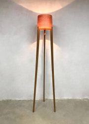 new design vloerlamp tripod minimalism furniture Erik Hoedemakers