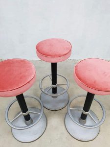 vintage design industrial barstools bakrkukken pink velvet
