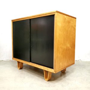 vintage plywood cabinet Dutch design Pastoe Cees Braakman berkenserie lussenpoten