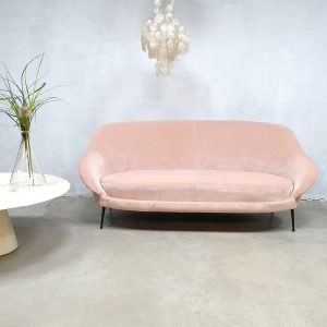 vintage sofa Italian design pink velvet vintage