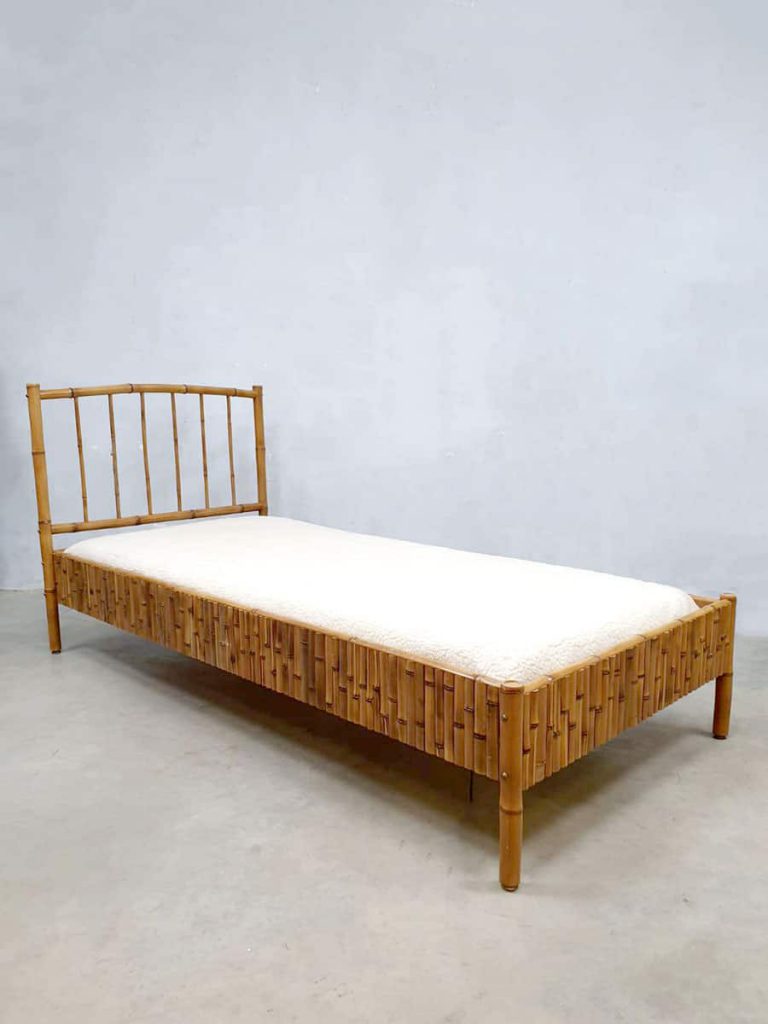 Vintage bamboo daybed bamboe bed Tropical vibes Bestwelhip