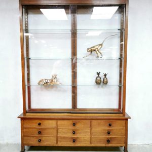 vintage vitrinekast antiek display cabinet antique
