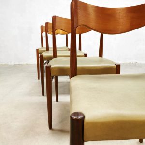Moller chairs model no. 71 Mobelfabrik dining chair eetkamerstoelen